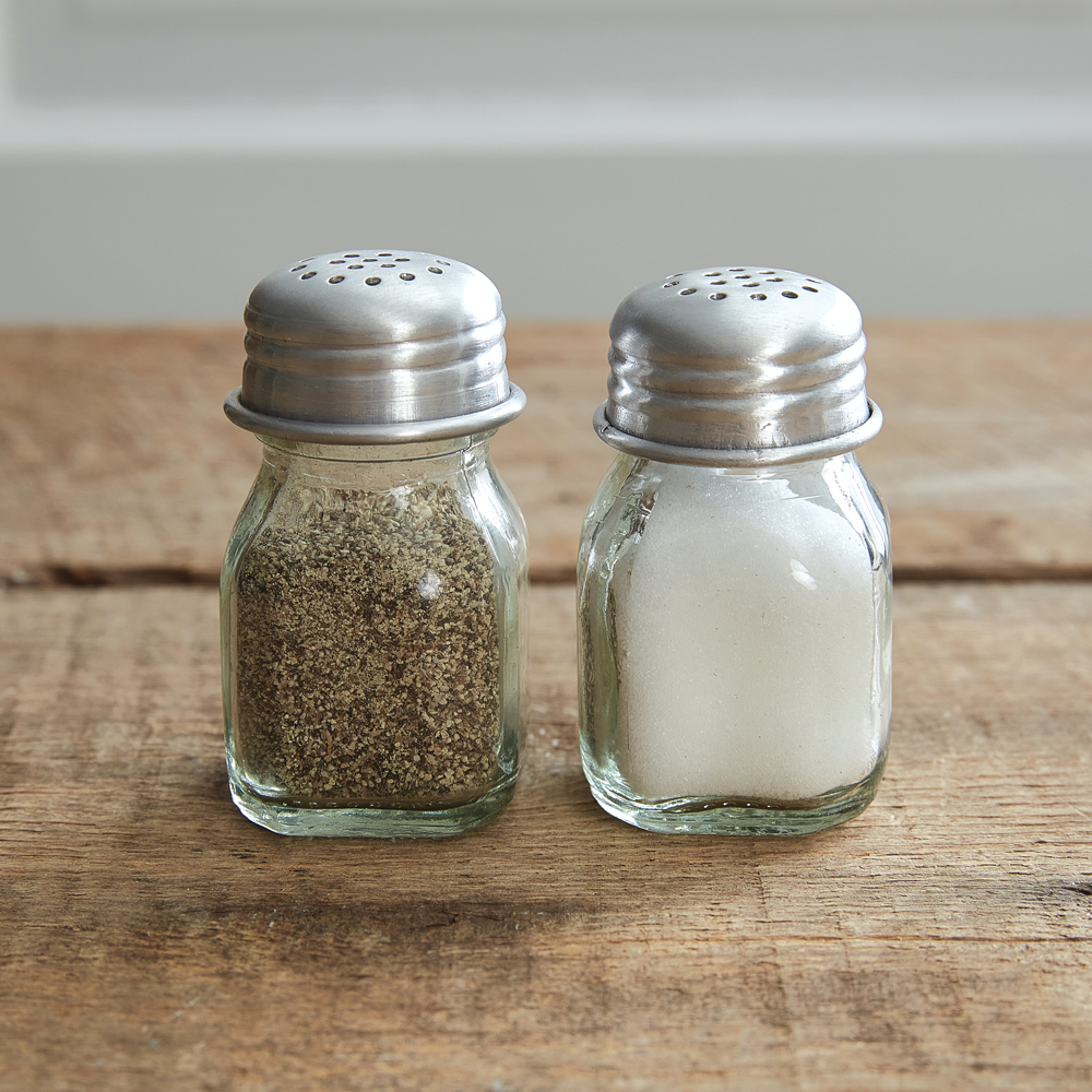 Shuraba Draaien schoorsteen Mini Salt and Pepper Shakers | CTW Home Collection